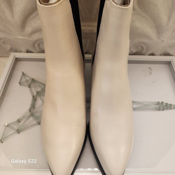 Michael Kors "Kinlee" Leather Booties. Light Cream. NIB. Size 9.5 - Picture 5 of 11